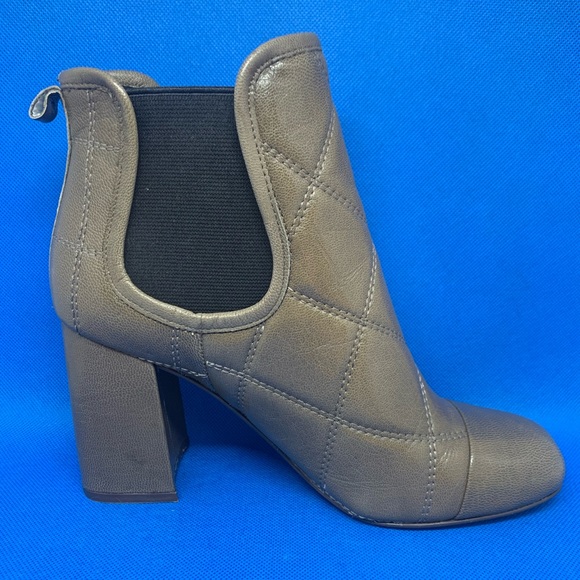 NINE WEST Leather Quilted High Heel Ankle Slip On Boots Booties Women's Size 6M. - Picture 3 of 10